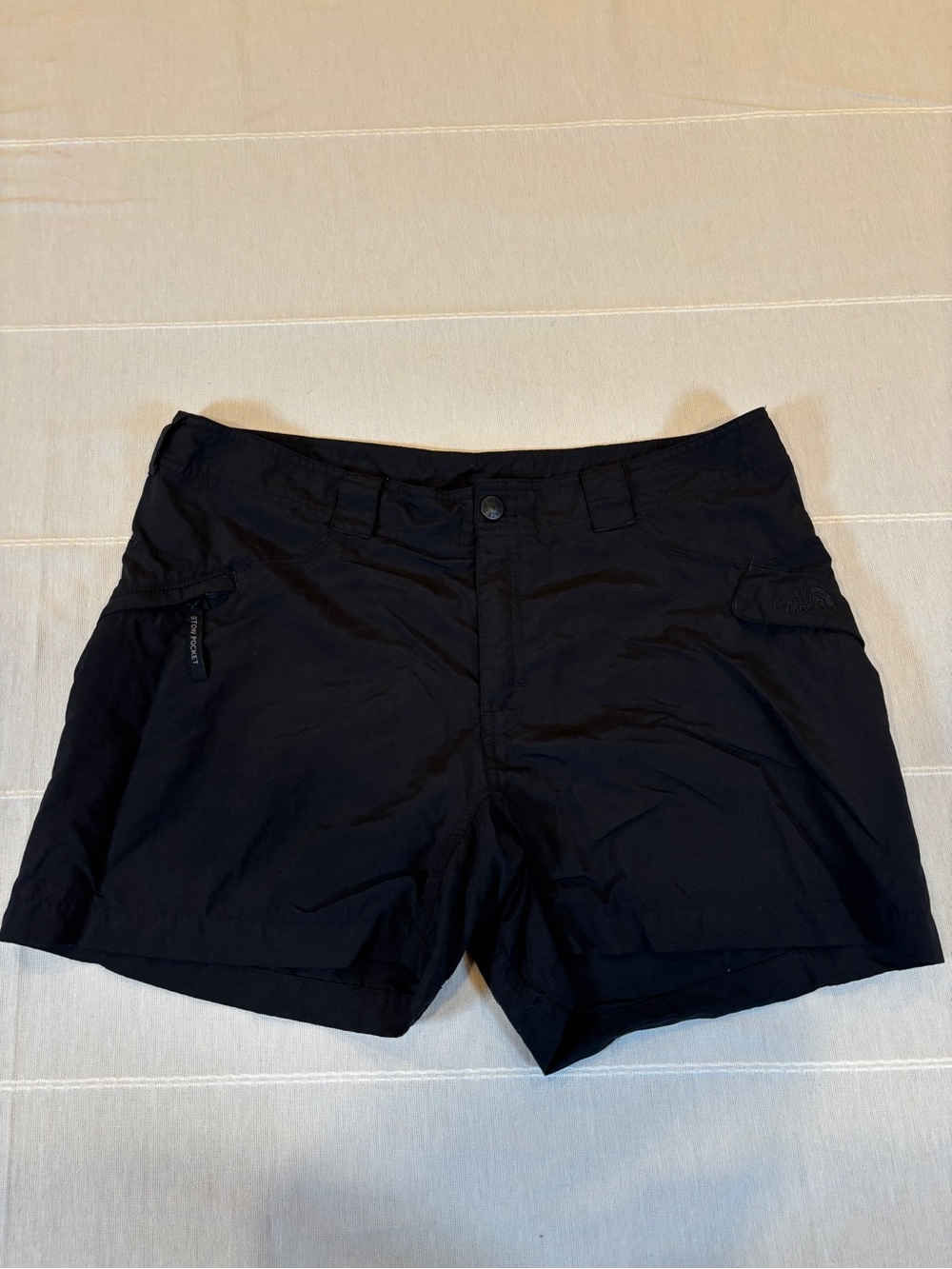 The North Face Women’s Paramount Peak Cargo Hiking Shorts Black Size 16